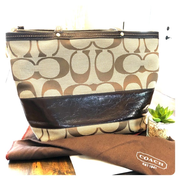 Coach shoulder purse - Picture 1 of 8